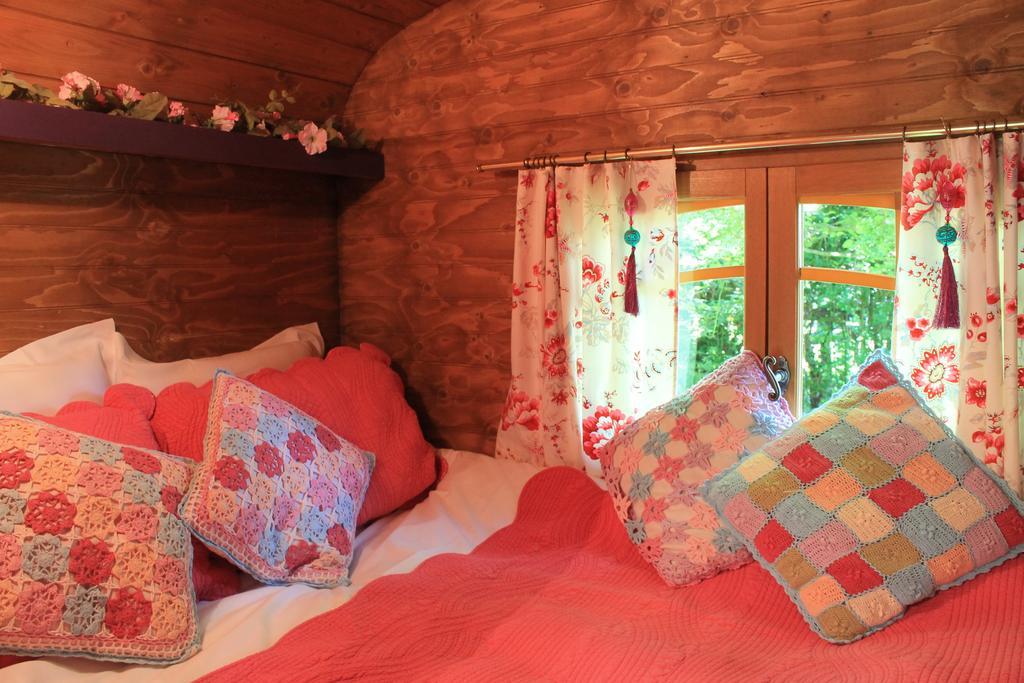 Roulottes Du Rouard Bed and Breakfast Camiers Exterior foto