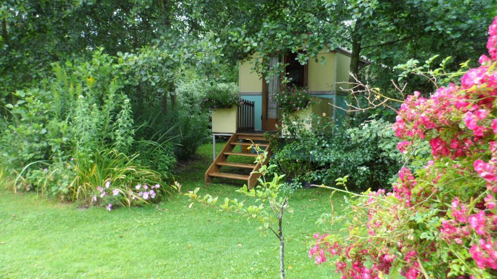 Roulottes Du Rouard Bed and Breakfast Camiers Habitación foto