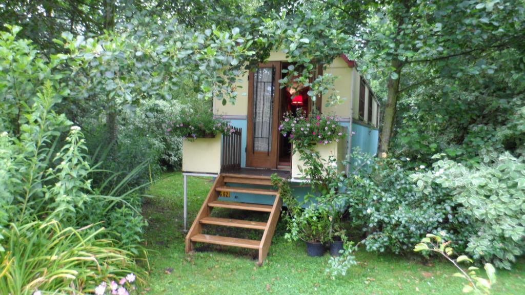 Roulottes Du Rouard Bed and Breakfast Camiers Habitación foto