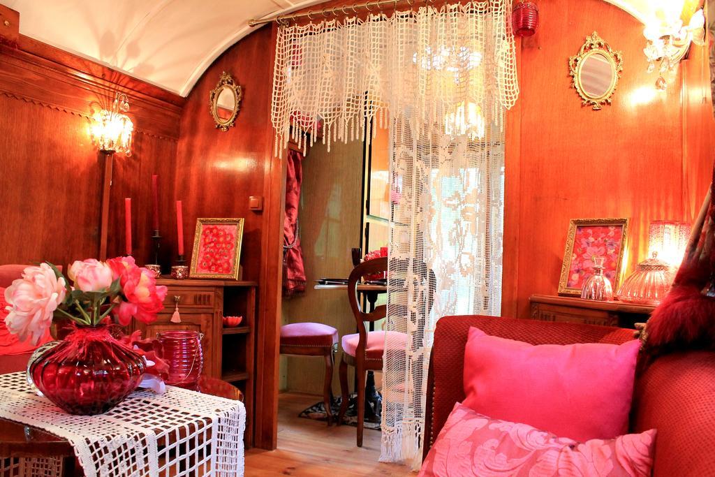 Roulottes Du Rouard Bed and Breakfast Camiers Habitación foto