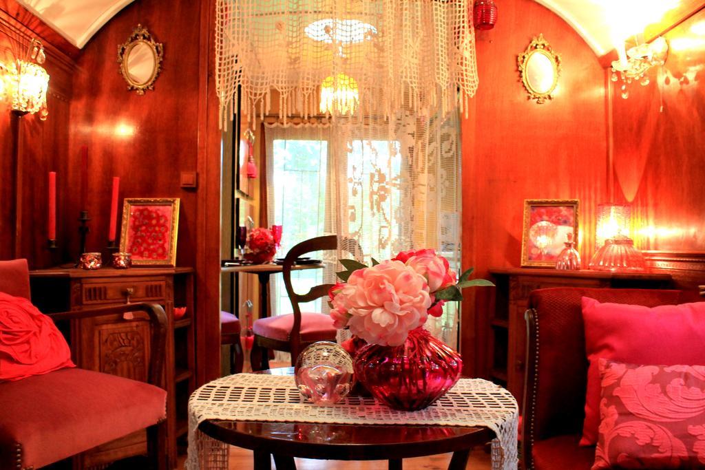 Roulottes Du Rouard Bed and Breakfast Camiers Habitación foto