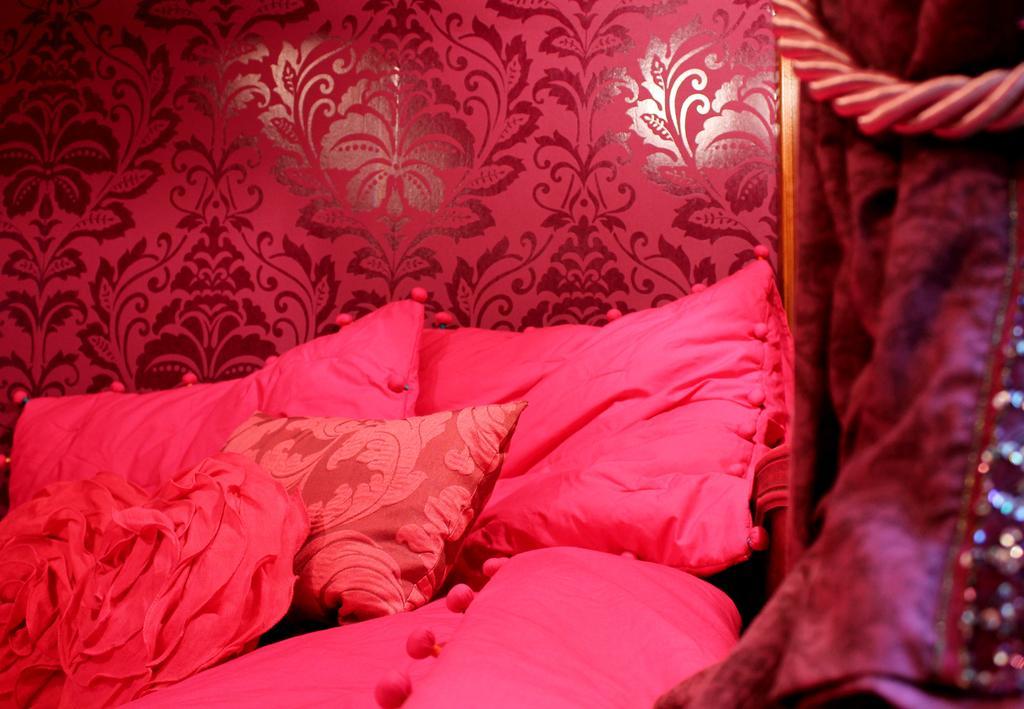 Roulottes Du Rouard Bed and Breakfast Camiers Habitación foto