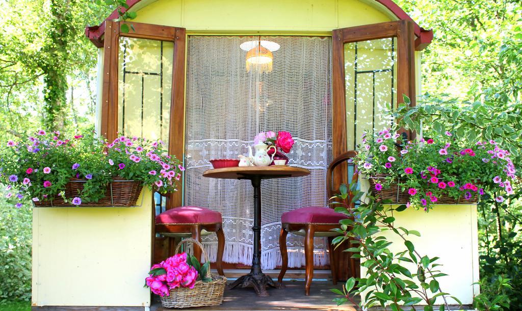 Roulottes Du Rouard Bed and Breakfast Camiers Habitación foto