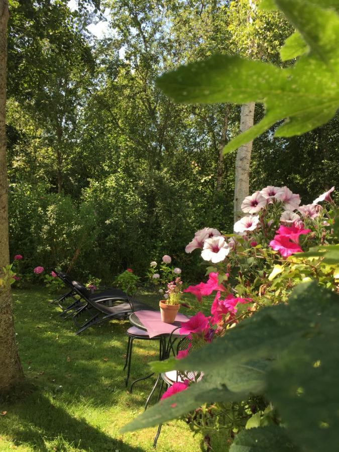 Roulottes Du Rouard Bed and Breakfast Camiers Exterior foto